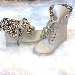 Woman’s Leopard Print Adjustable Boots Size 7